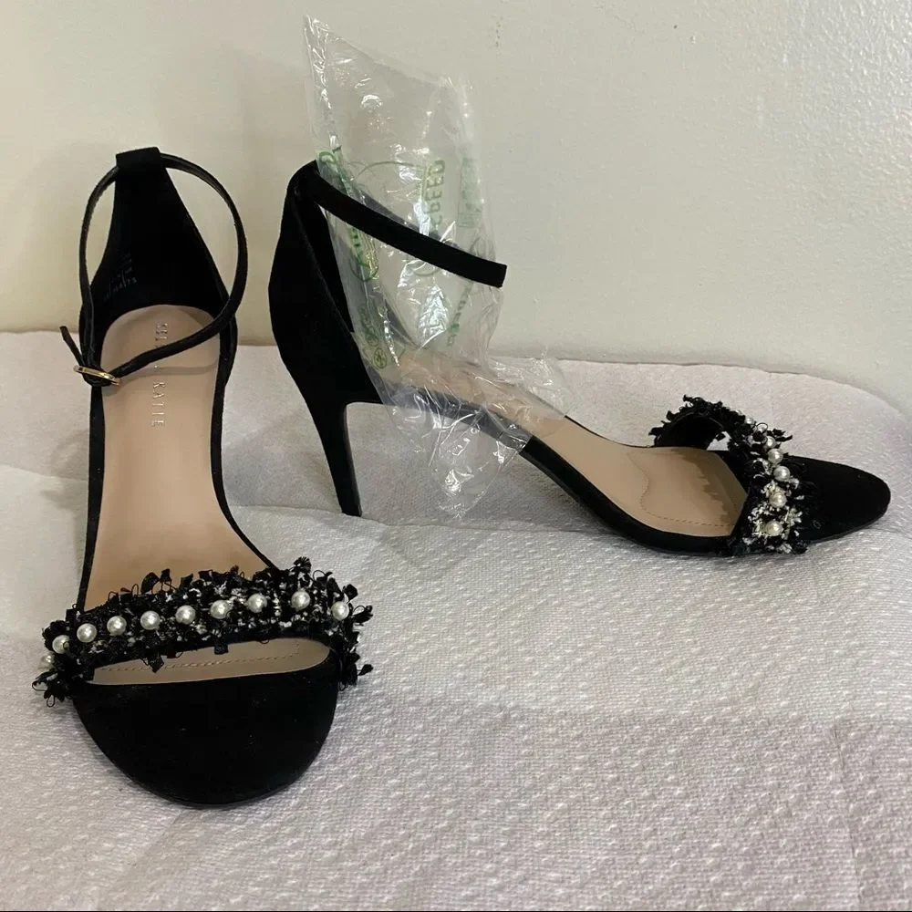 Kelly & Katie Kirstie black suede leather heel sandals 9.5
